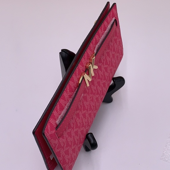MICHAEL KORS Reed Large
Snap Signature Wallet Electric Pink color - Picture 9 of 12